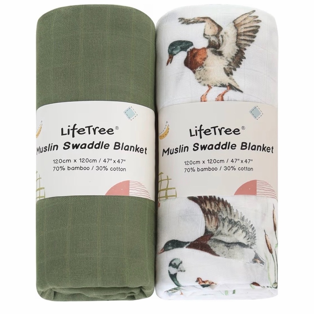 Green and White Muslin Swaddle Blanket Set